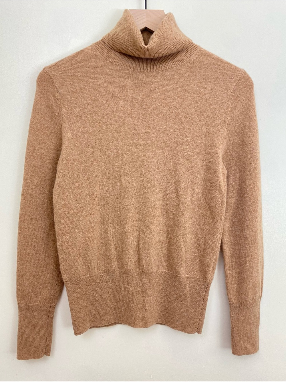 Banana Republic 100% Cashmere Turtleneck Sweater Camel Tan XS Quiet Luxury Cozy